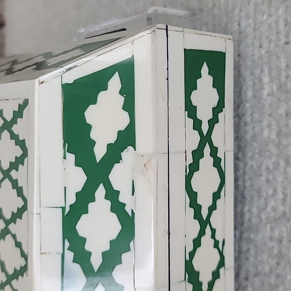 Vintage Handcrafted Bone Inlay Decorative/Jewelry Box in Cream/Green - Picture 13 of 17